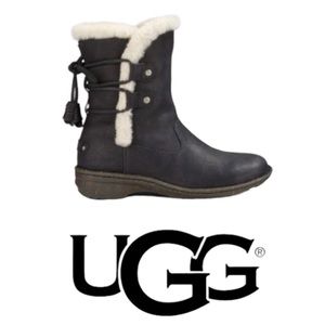 UGG Akadia Leather short boot in black charcoal color NWOT never worn
